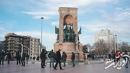 مجسمه یاد بود جمهوریت در مرکز میدان تکسیم هتل های میدان تکسیم, استانبول میدان تکسیم بازار, از میدان تکسیم استانبول